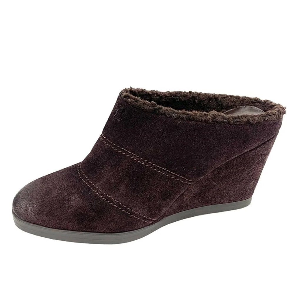 TAHARI Spencer Brown Suede Fleece Lined Wedge Mules